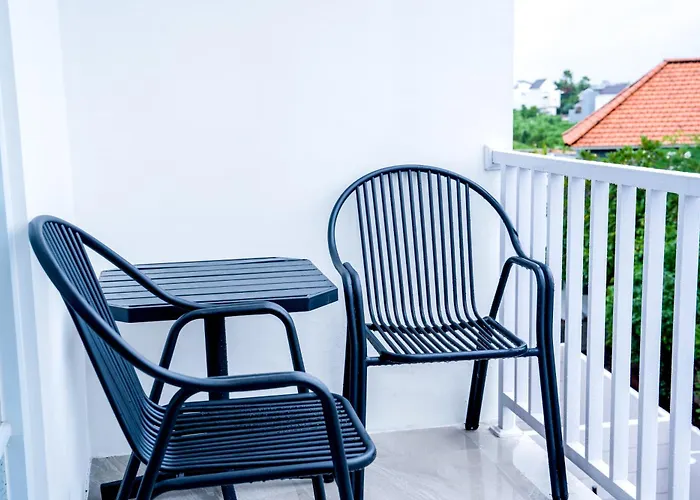 Artha By Fays Hospitality *